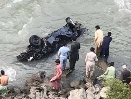 مظفر آباد:کار دریائے نیلم میں گرنے سےایک ہی خاندان کے 4 افراد جاں بحق